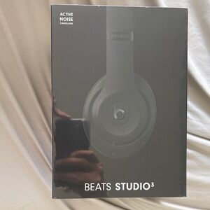 Beats Studio3 Wireless Headphones active noise cancelling